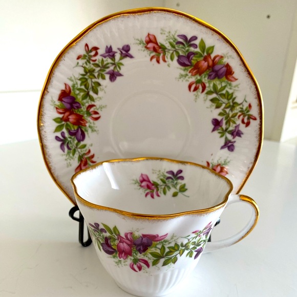 EUC VTG Queens Rosina China Co. Bone China Teacup and Saucer in “Wild Flowers” - Picture 1 of 8
